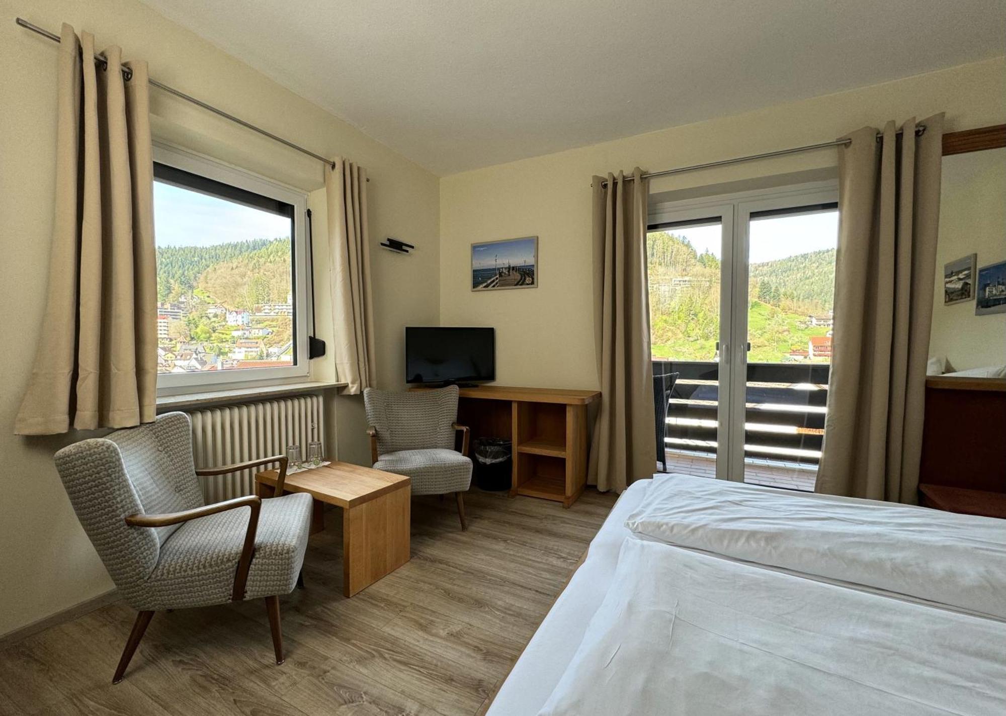 Aparthotel Schwarzwald Panorama Bad Wildbad Room photo